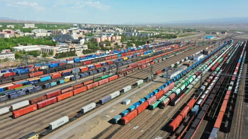 China-Europa-Züge (Zentralasien) fahren hoffnungsvoll an entfernte Orte