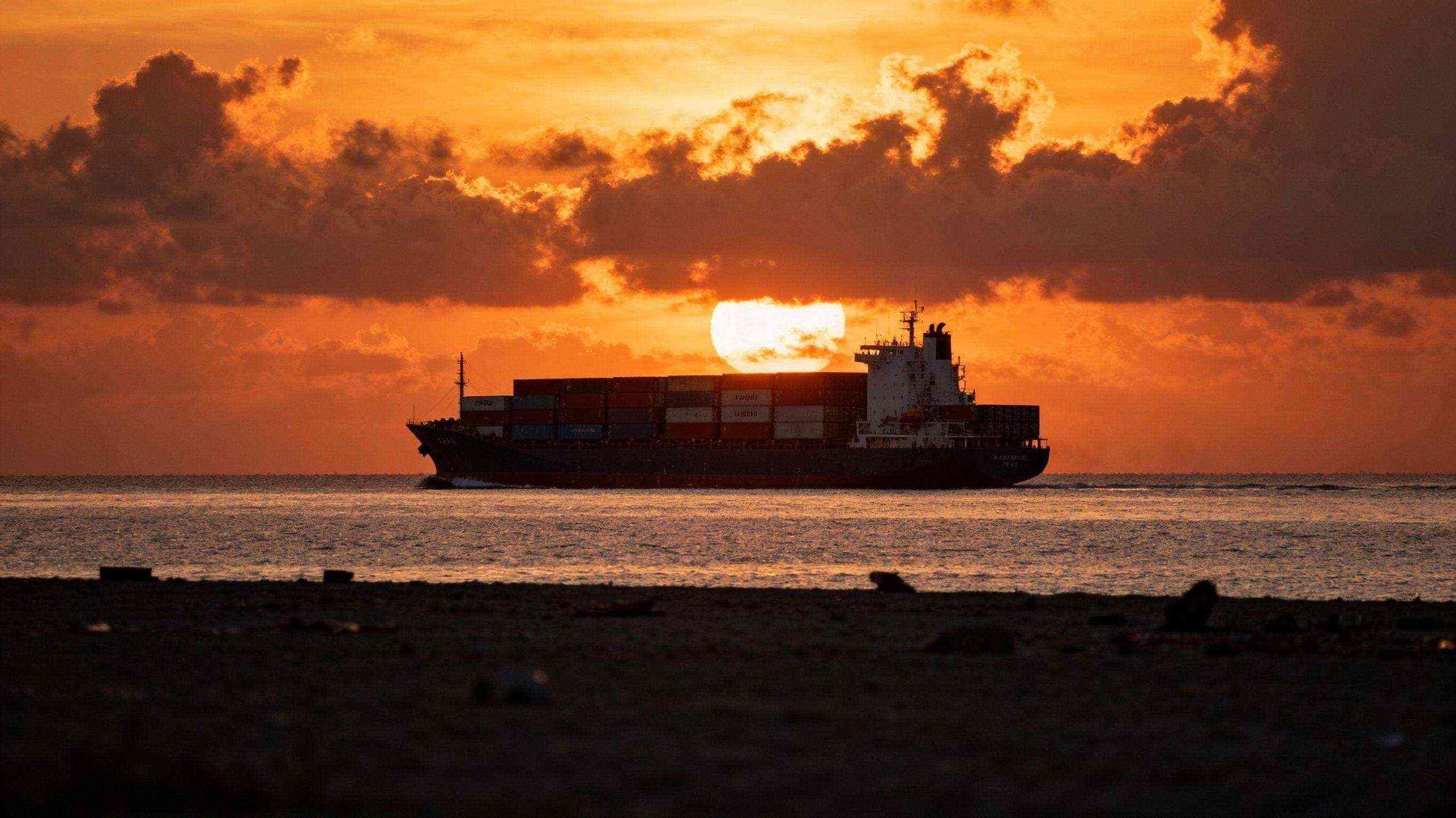 Air and sea freight for shipping consignment